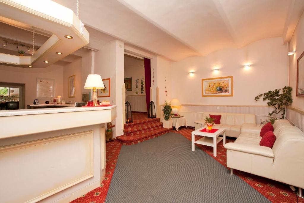 Hotel Gretl Krumpendorf Екстериор снимка