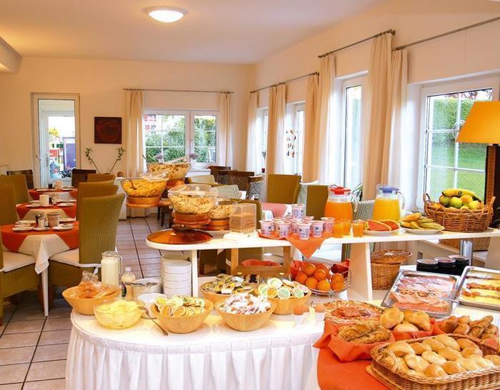 Hotel Gretl Krumpendorf Екстериор снимка