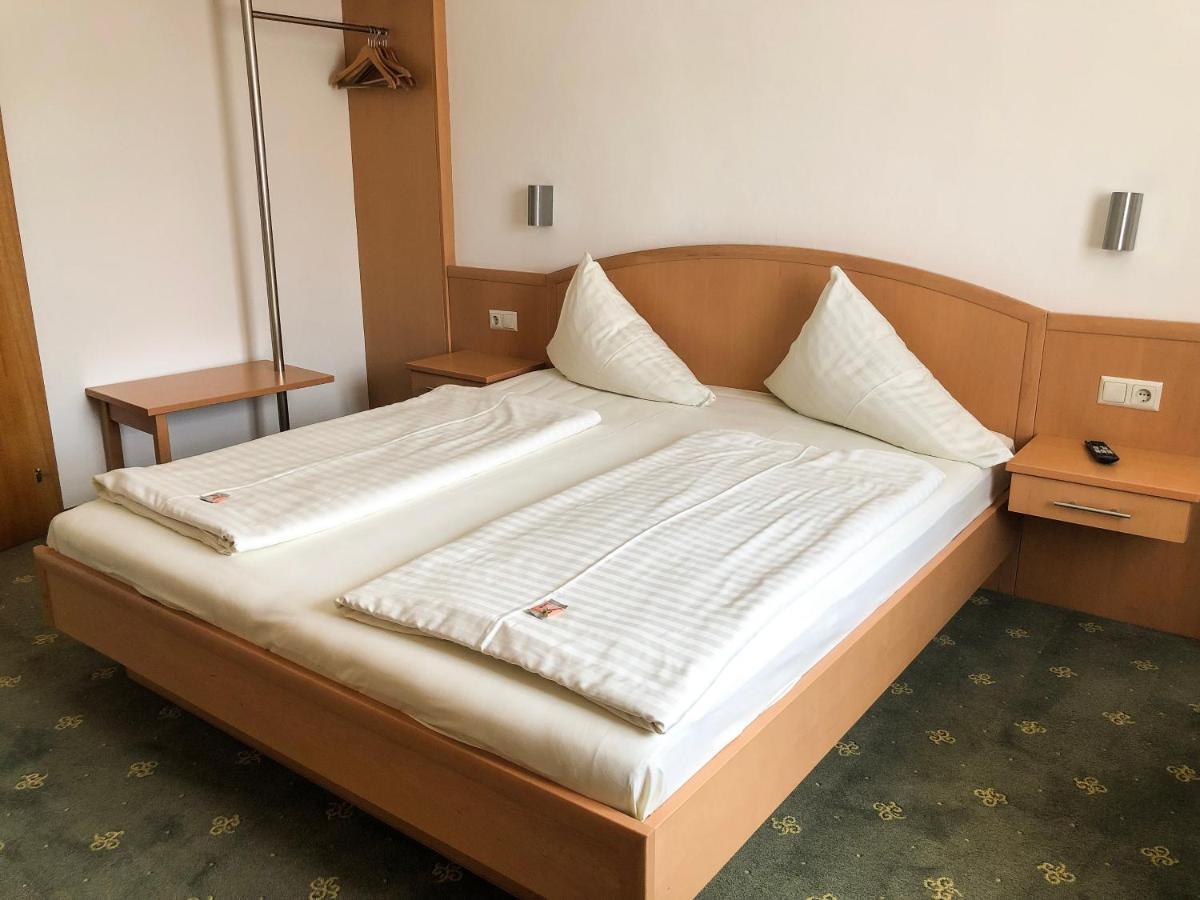 Hotel Gretl Krumpendorf Екстериор снимка